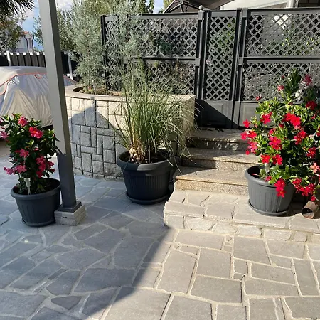 Casa * Njivice
